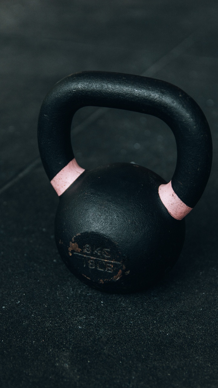 Cloche de Bouilloire Noire Sur Table Noire. Wallpaper in 720x1280 Resolution