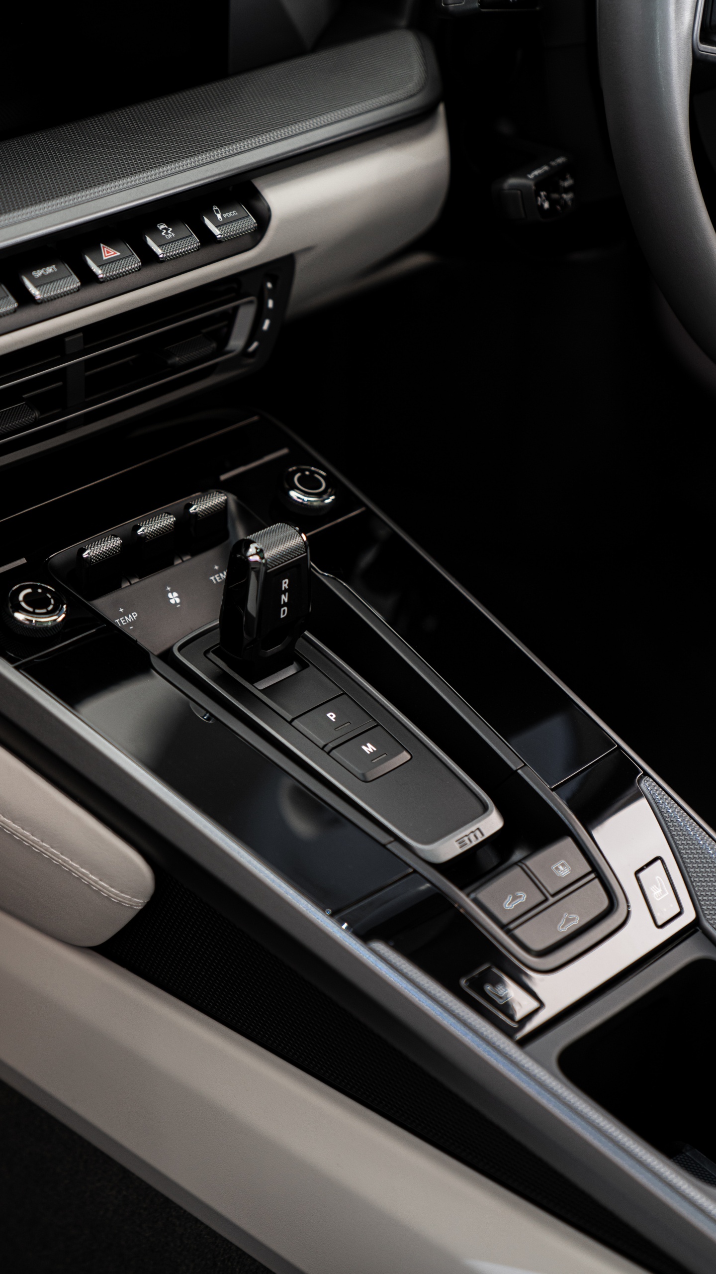 Black and Gray Car Stereo. Wallpaper in 1440x2560 Resolution