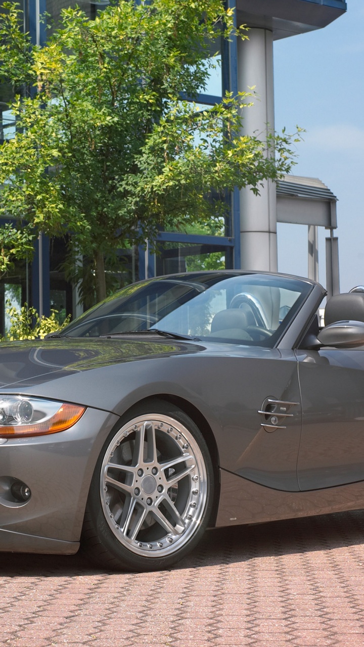 Schwarzer Porsche 911 Tagsüber in Der Nähe Von Grünem Baum Geparkt. Wallpaper in 720x1280 Resolution