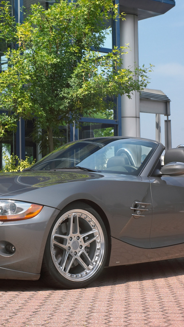 Porsche 911 Negro Estacionado Cerca Del Árbol Verde Durante el Día. Wallpaper in 750x1334 Resolution