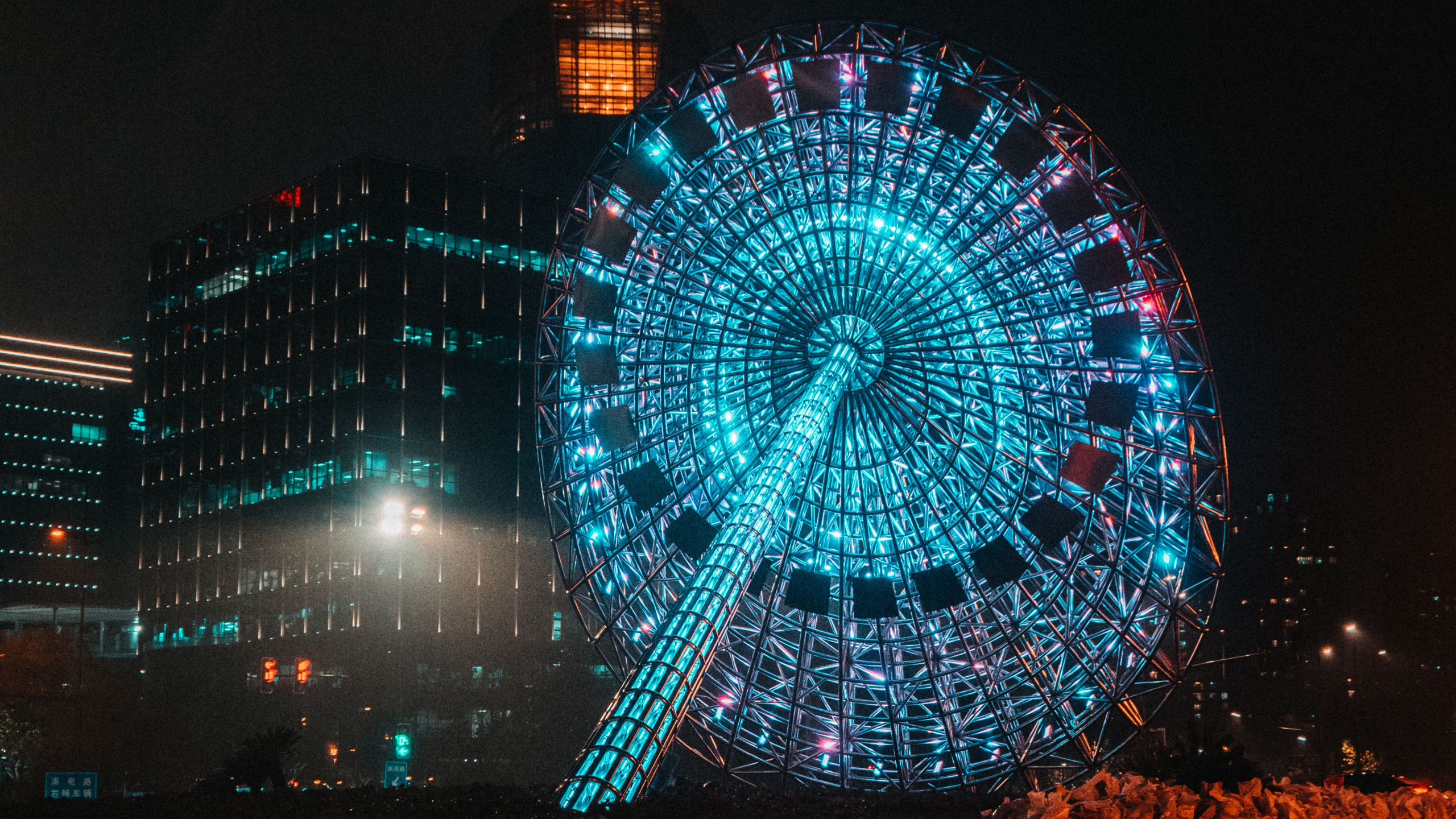 Blue and White Ferris Wheel During Night Time. Wallpaper in 2560x1440 Resolution