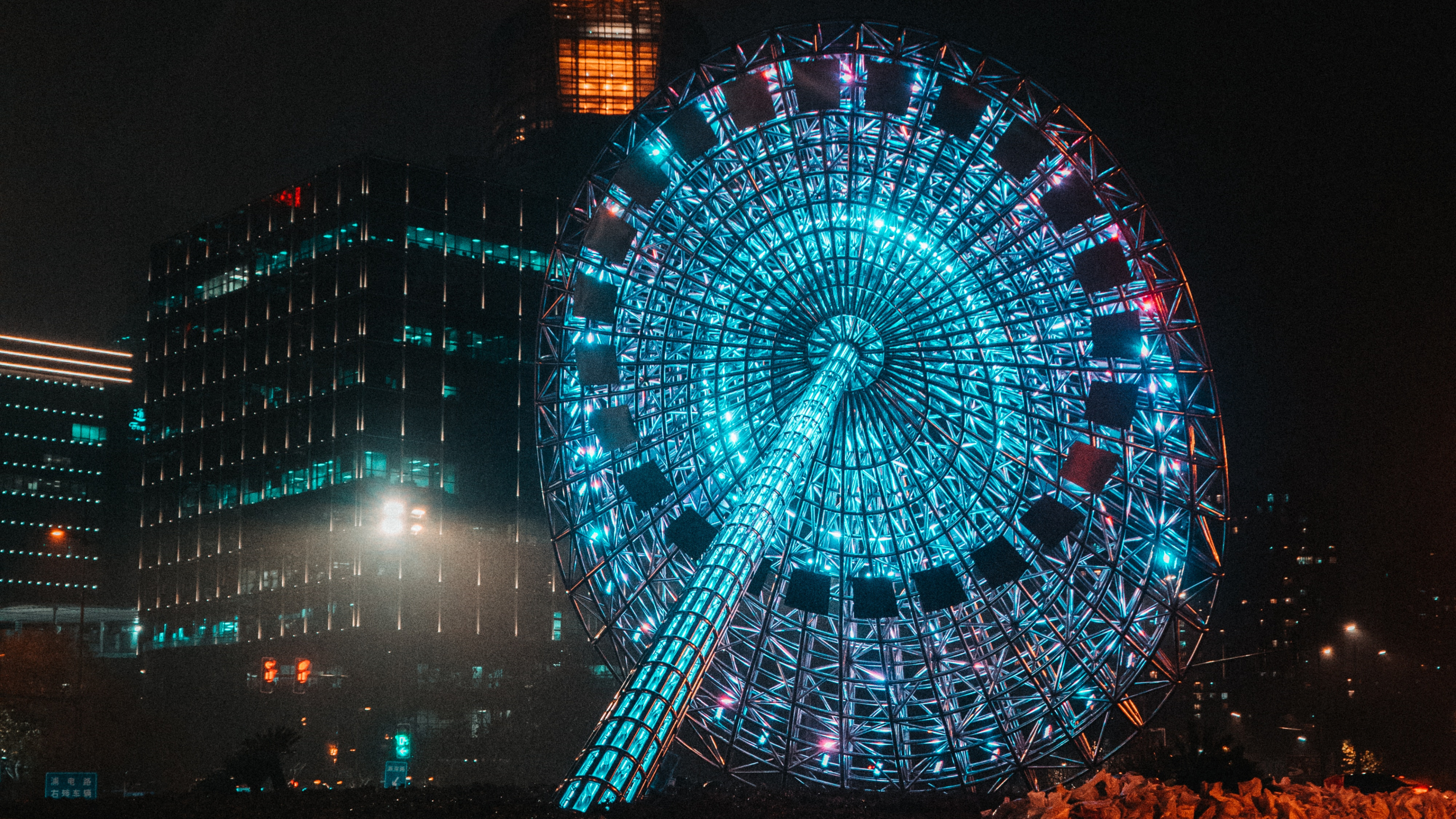 Blue and White Ferris Wheel During Night Time. Wallpaper in 3840x2160 Resolution