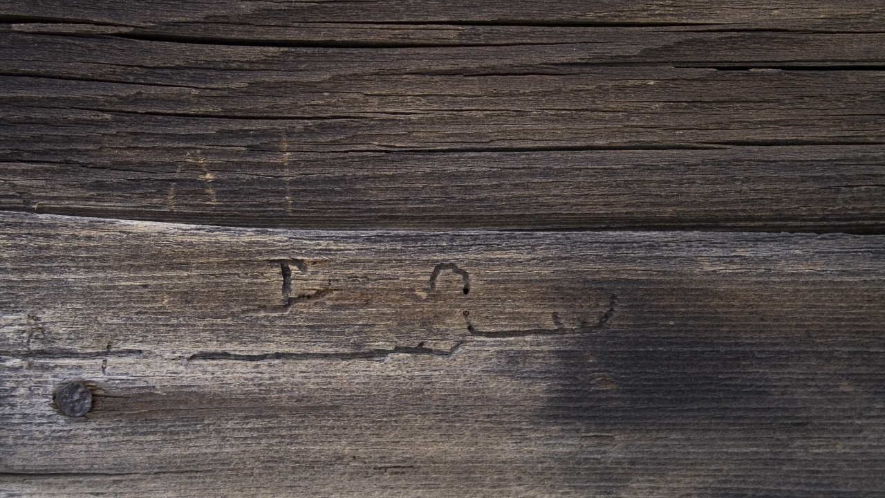 Brown Wooden Surface With Water Droplets. Wallpaper in 1280x720 Resolution