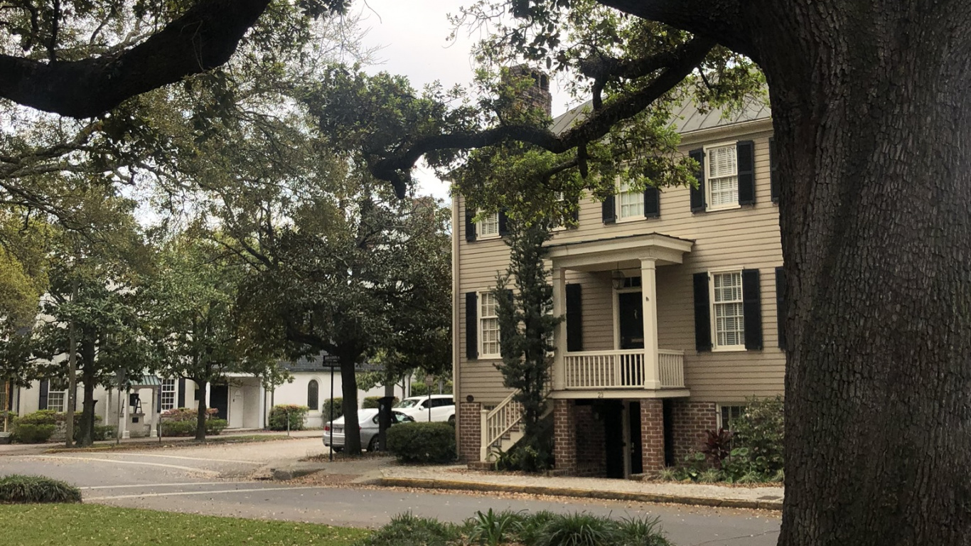 Sucursal, Planta Leñosa, de Hoja Caduca, Parque, Banco. Wallpaper in 1366x768 Resolution