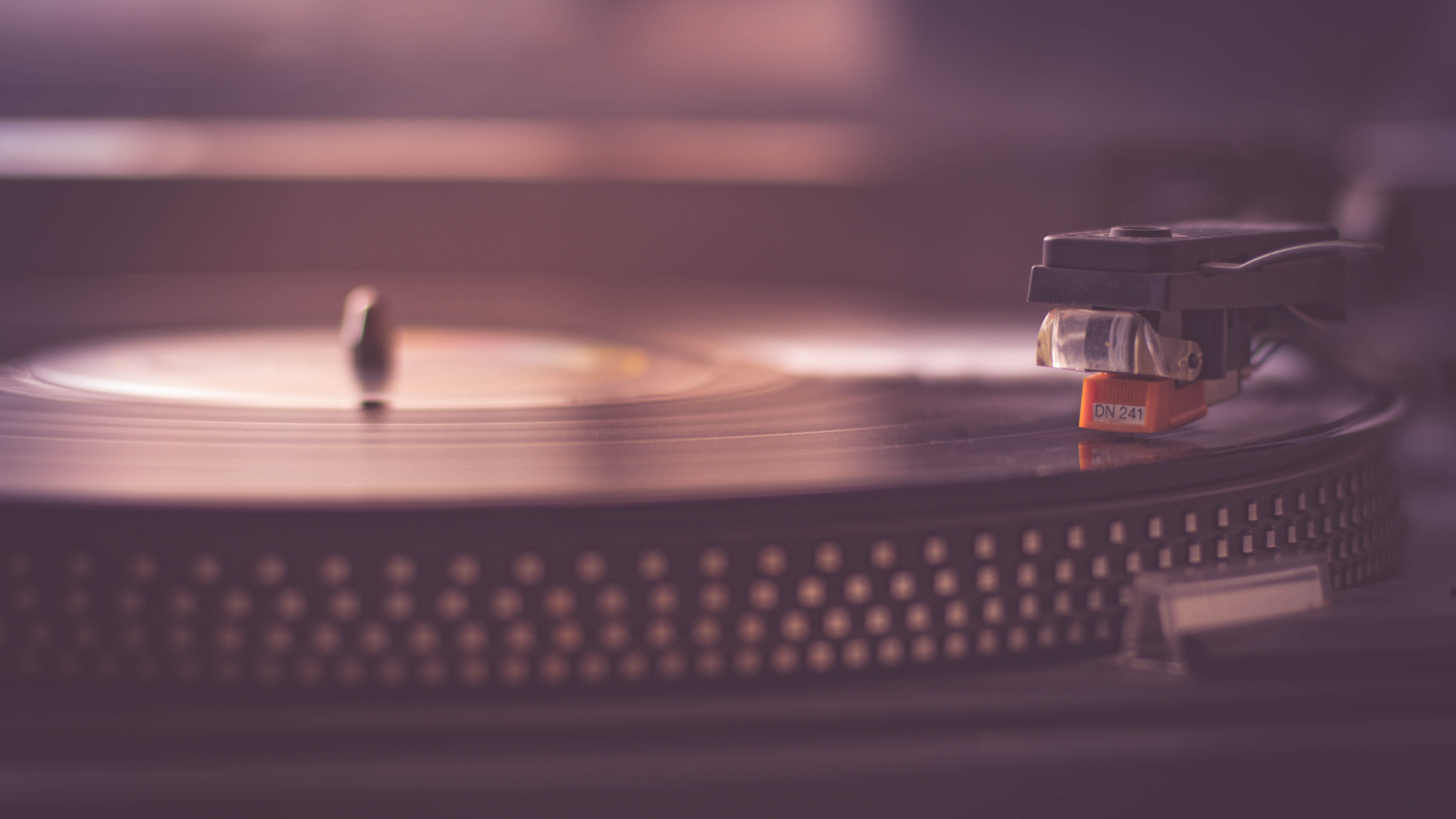 Gramophone Record, Light, Electronics, Audio Equipment, Cloud. Wallpaper in 3840x2160 Resolution