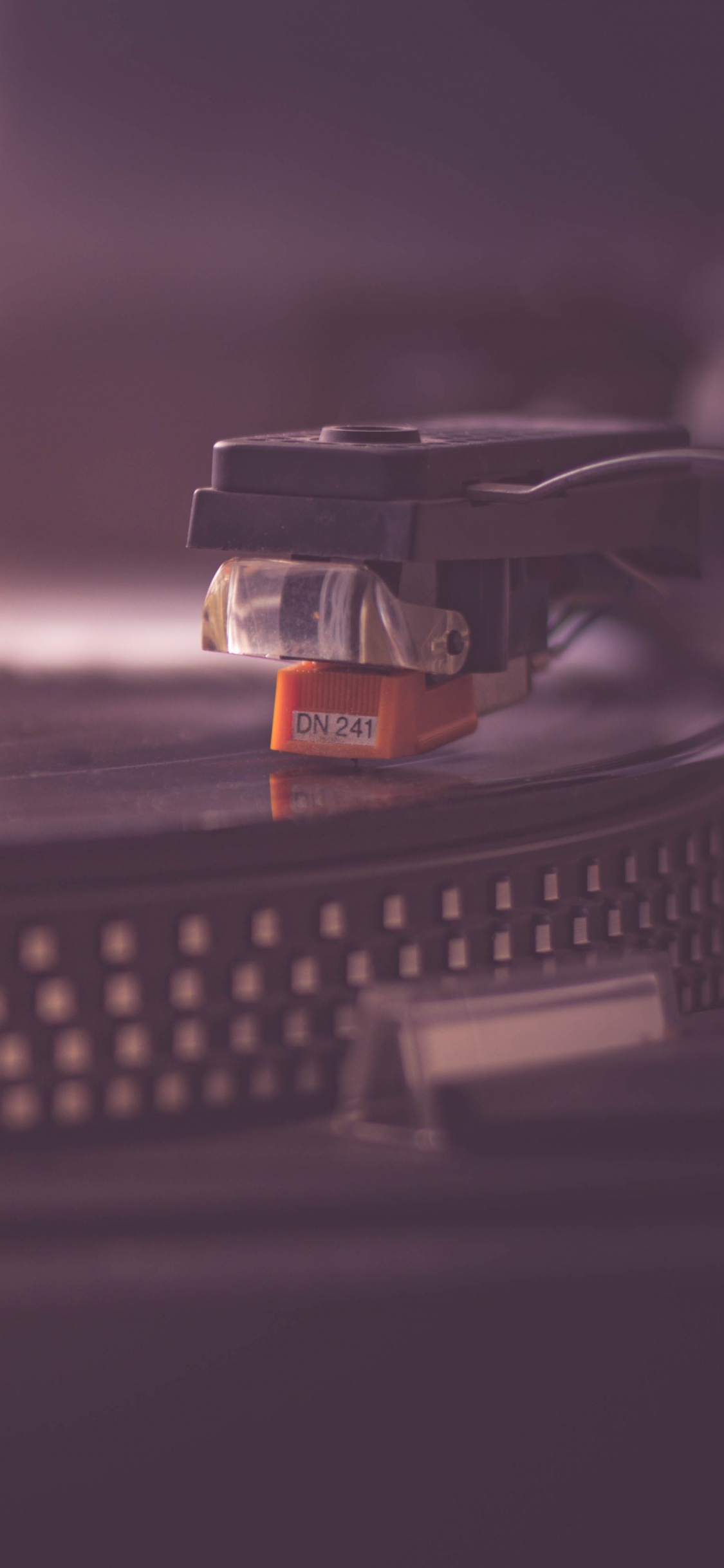 Gramophone Record, Licht, Elektronik, Audiogeräten, Cloud. Wallpaper in 1125x2436 Resolution