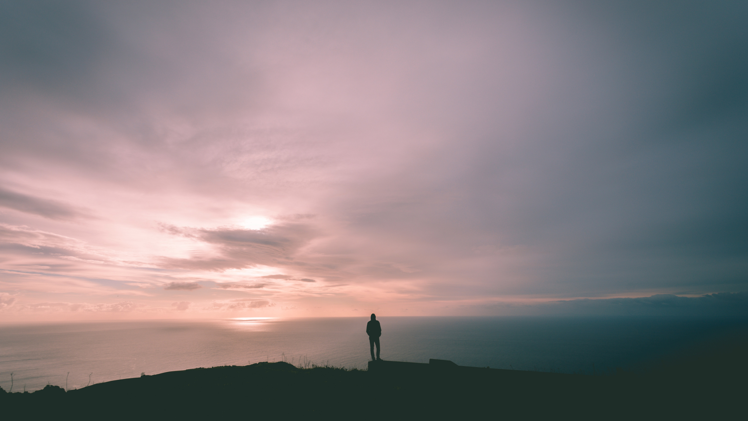 Silhouette of Person Standing on Hill During Sunset. Wallpaper in 2560x1440 Resolution