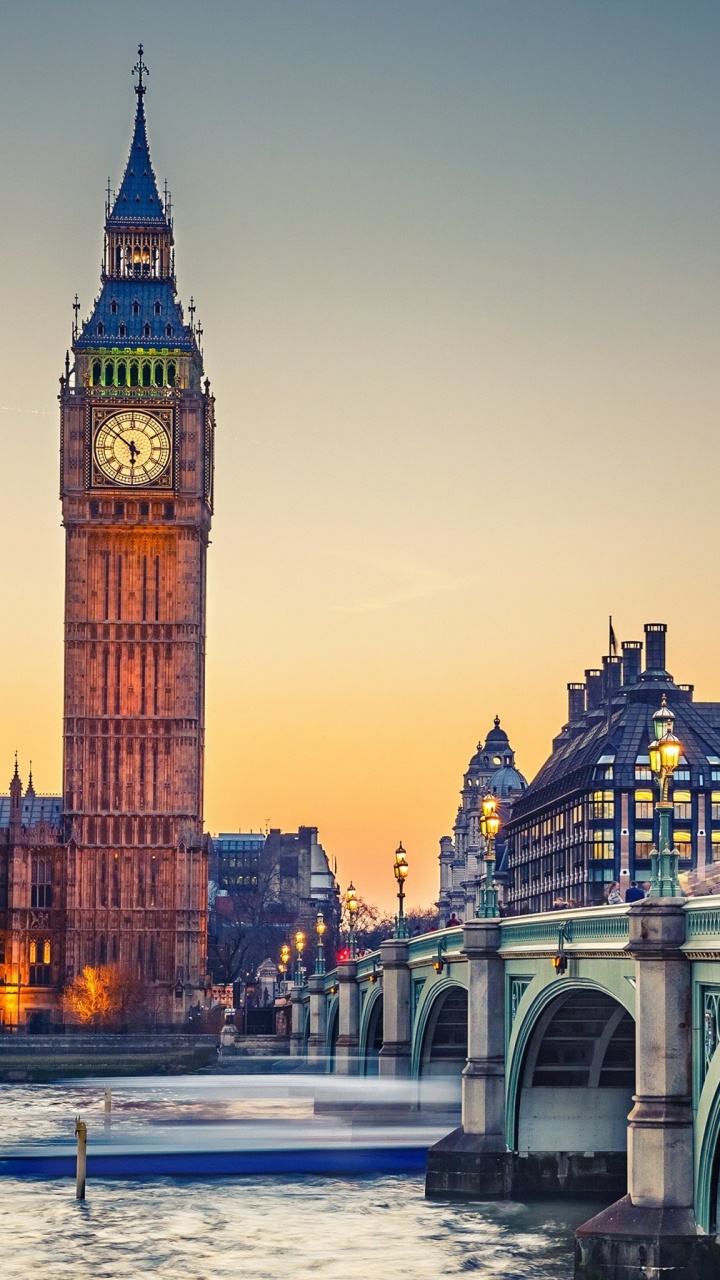 Big Ben London During Night Time. Wallpaper in 720x1280 Resolution