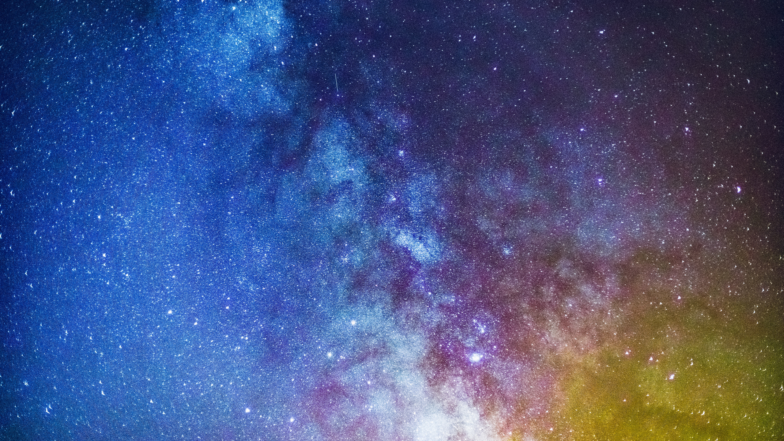 Cielo Nocturno Estrellado Azul y Marrón. Wallpaper in 2560x1440 Resolution