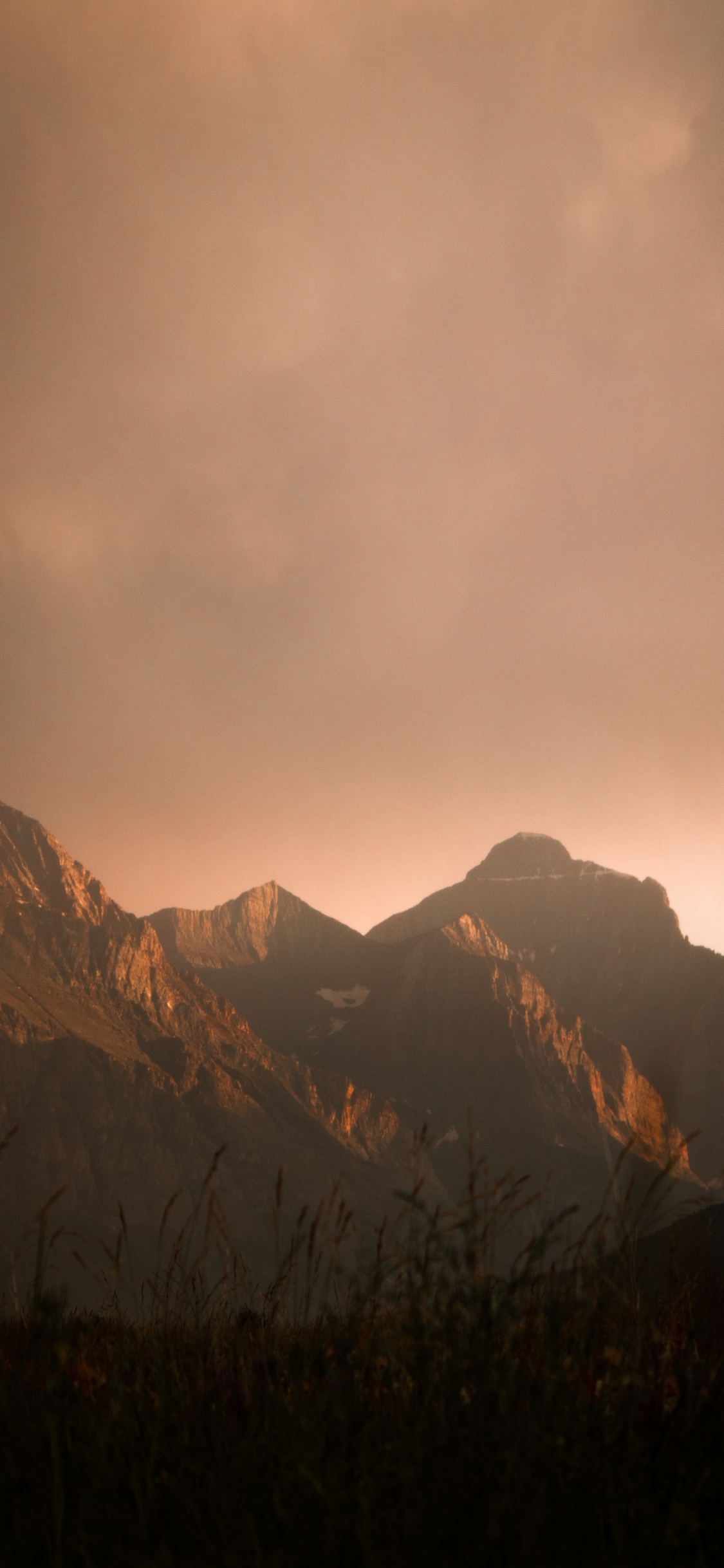 Bergkette, Hochland, Bergigen Landschaftsformen, Natur, Cloud. Wallpaper in 1125x2436 Resolution
