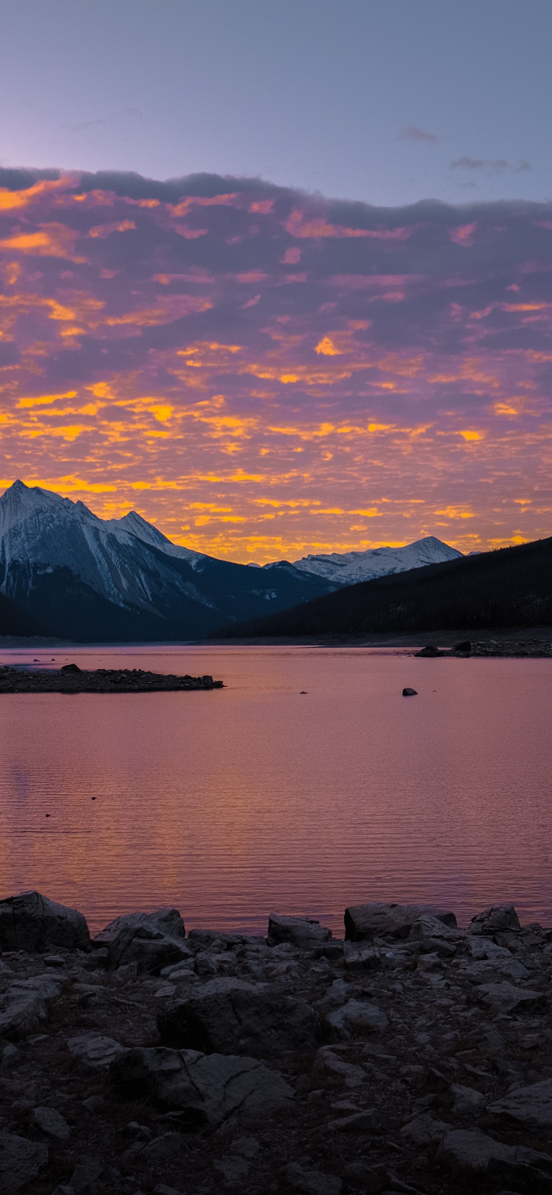 Cuerpo de Agua, Naturaleza, Montaña, Highland, Lago. Wallpaper in 1125x2436 Resolution