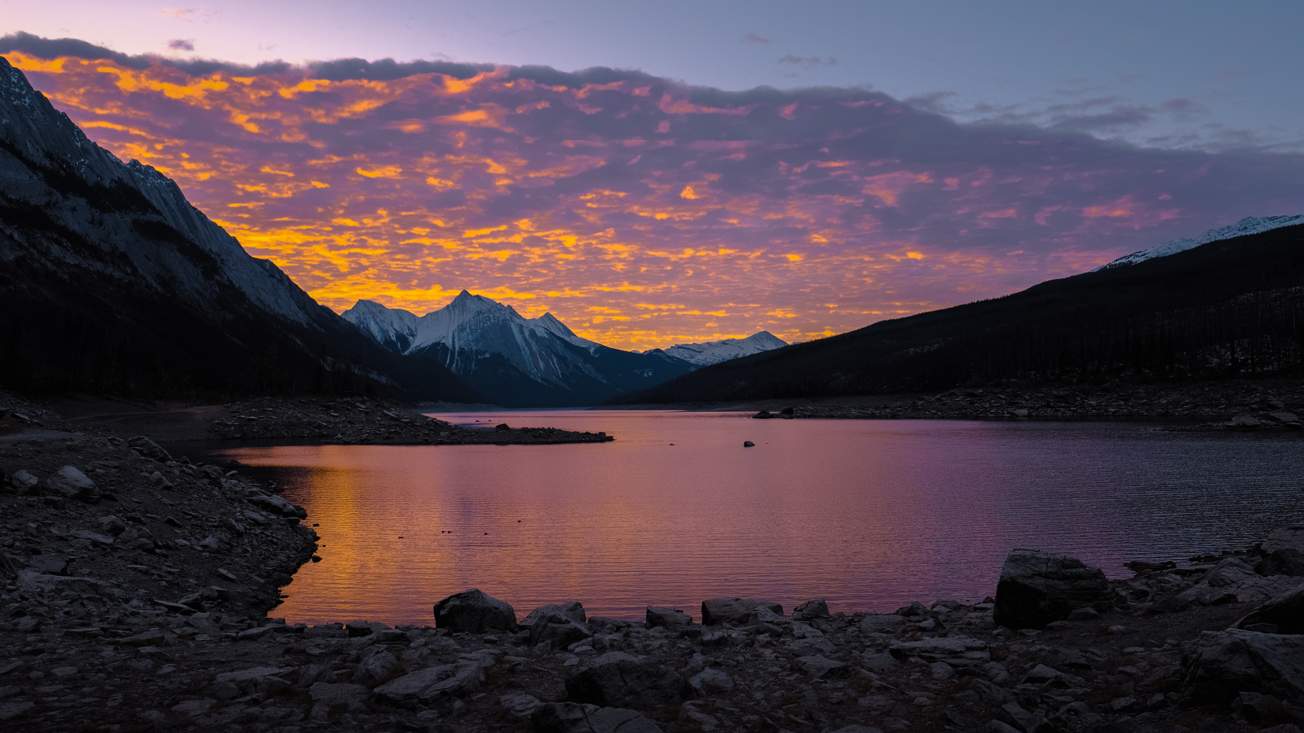 Body of Water, Nature, Mountain, Highland, Lake. Wallpaper in 2560x1440 Resolution