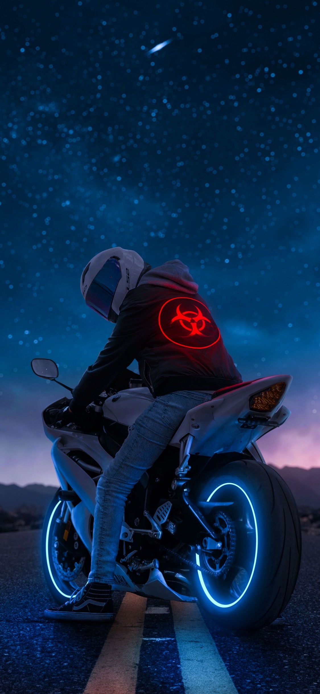 Paseo en Bicicleta, Motocicleta, Casco de la Motocicleta, Motociclismo, Kawasaki Ninja. Wallpaper in 1125x2436 Resolution