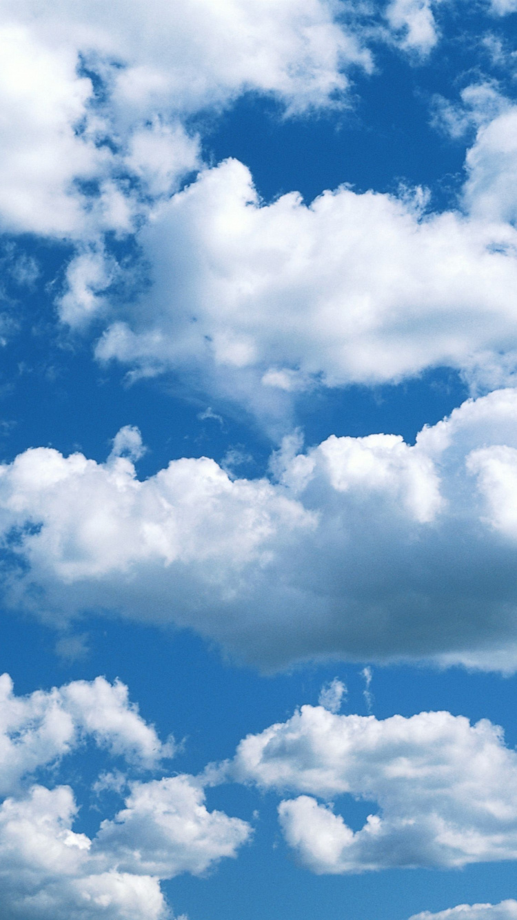 Weiße Wolken Und Blauer Himmel Tagsüber. Wallpaper in 750x1334 Resolution