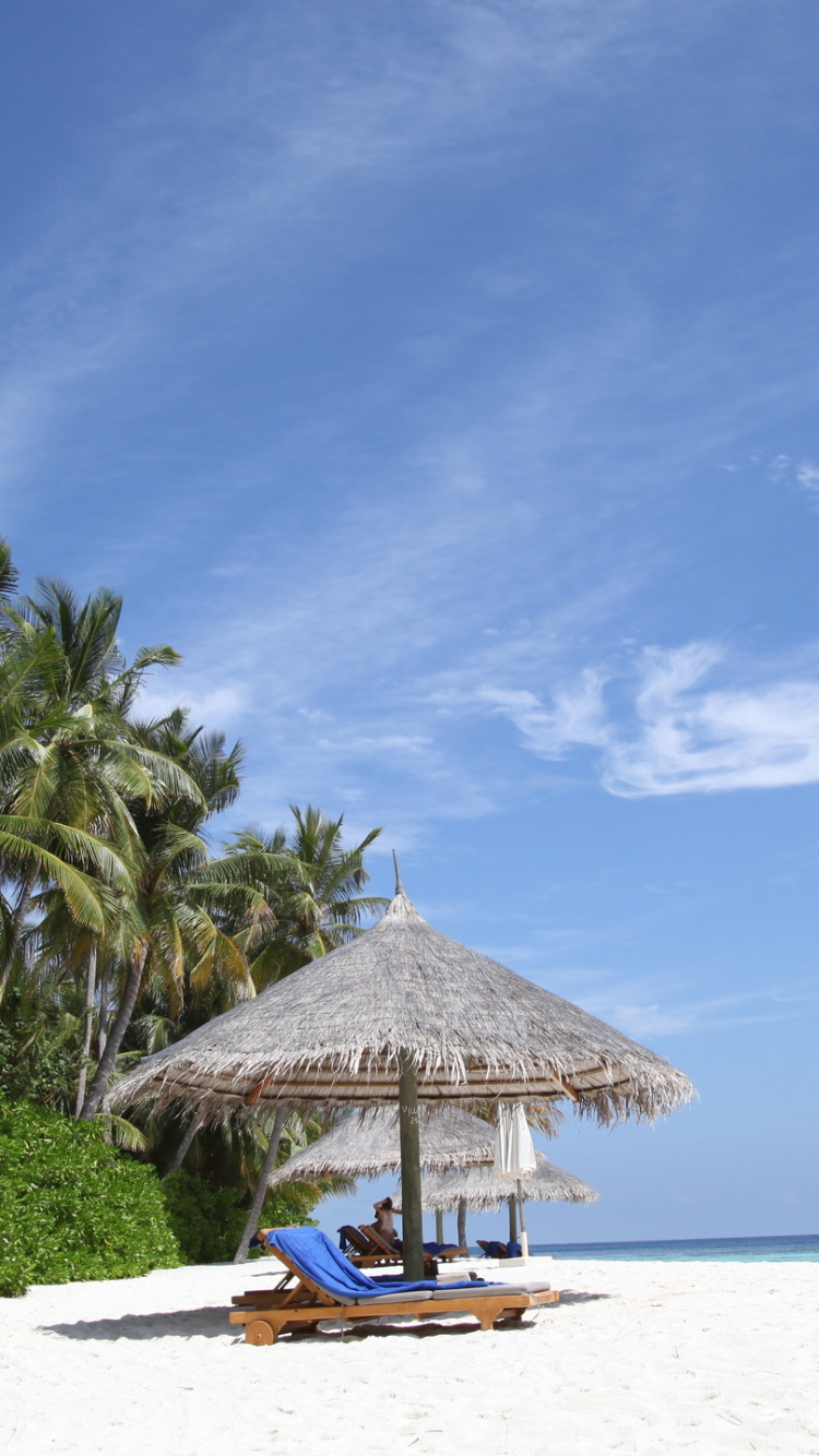 Brown Wooden Beach Lounge Chair on White Sand Beach During Daytime. Wallpaper in 750x1334 Resolution