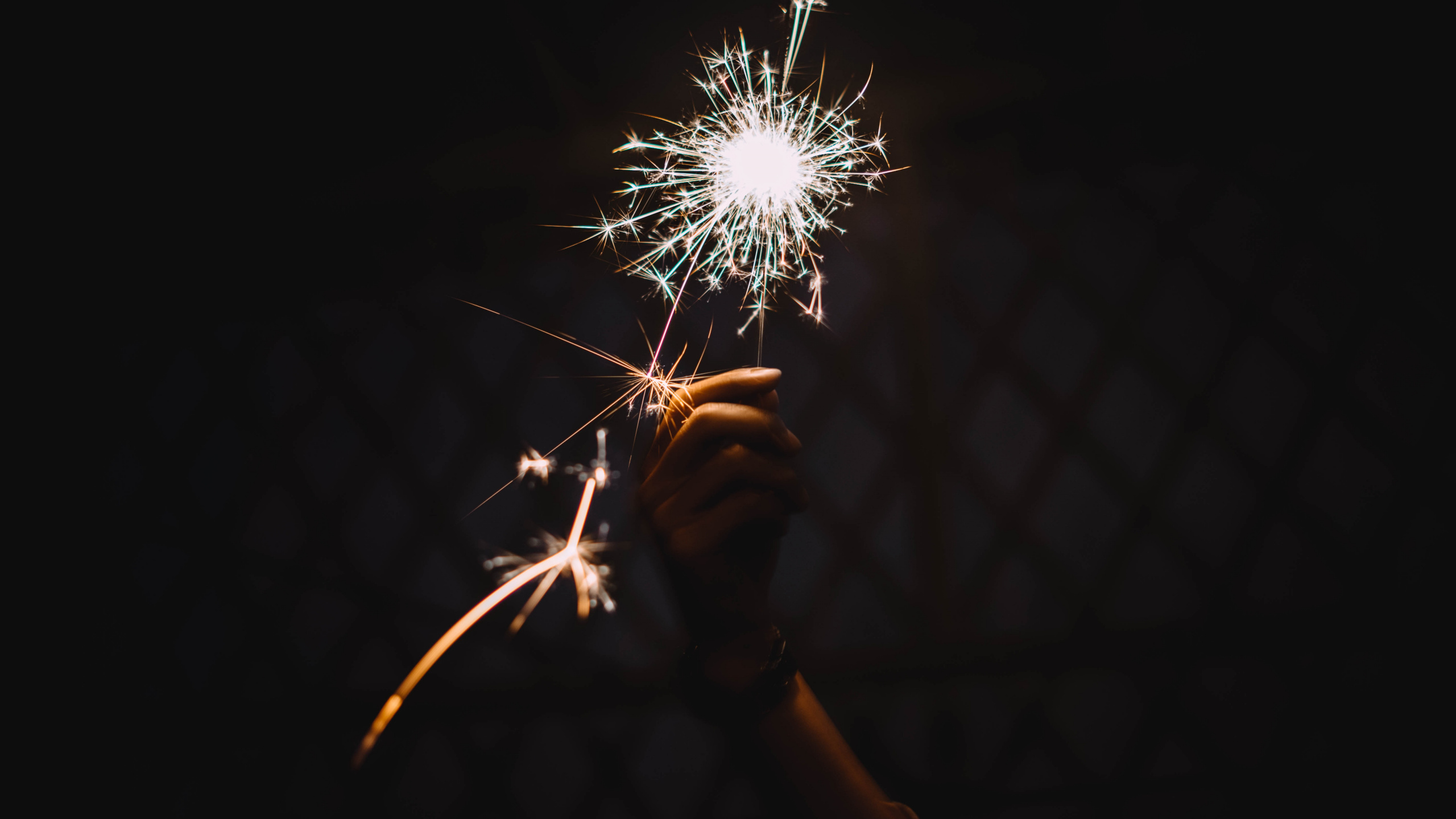 Feu, Artifice, Cierge, Nuit, Obscurité. Wallpaper in 2560x1440 Resolution