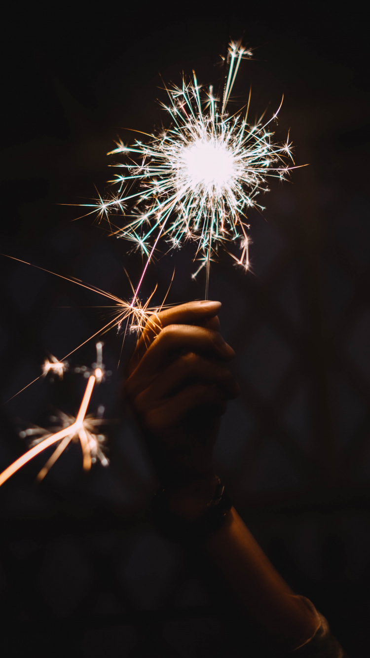 Feuer, Feuerwerk, Wunderkerze, Nacht, Diwali. Wallpaper in 750x1334 Resolution