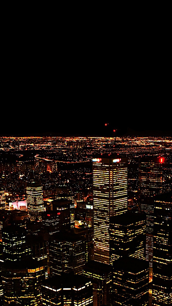 Stadt Mit Hochhäusern Während Der Nacht. Wallpaper in 720x1280 Resolution