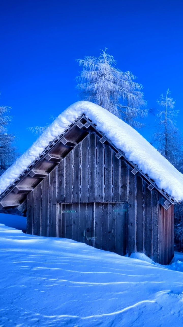 Brown Wooden House Near Green Trees and Snow Covered Mountain During Daytime. Wallpaper in 720x1280 Resolution