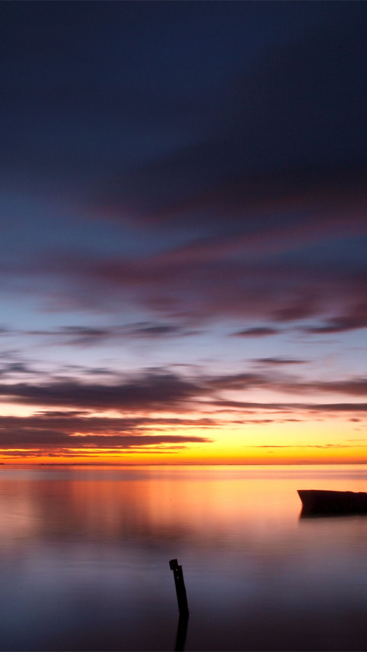 Body of Water During Sunset. Wallpaper in 750x1334 Resolution