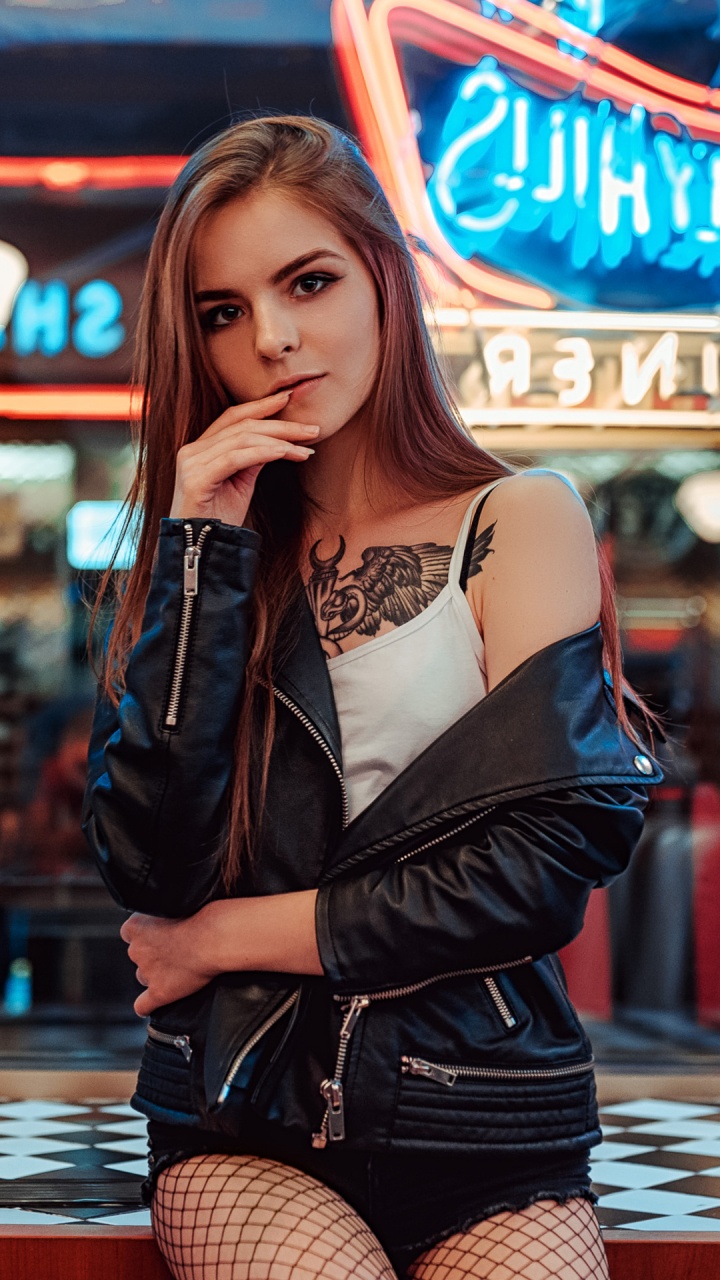 棕色的头发, 发型, 肌肉, 套, 大腿 壁纸 720x1280 允许