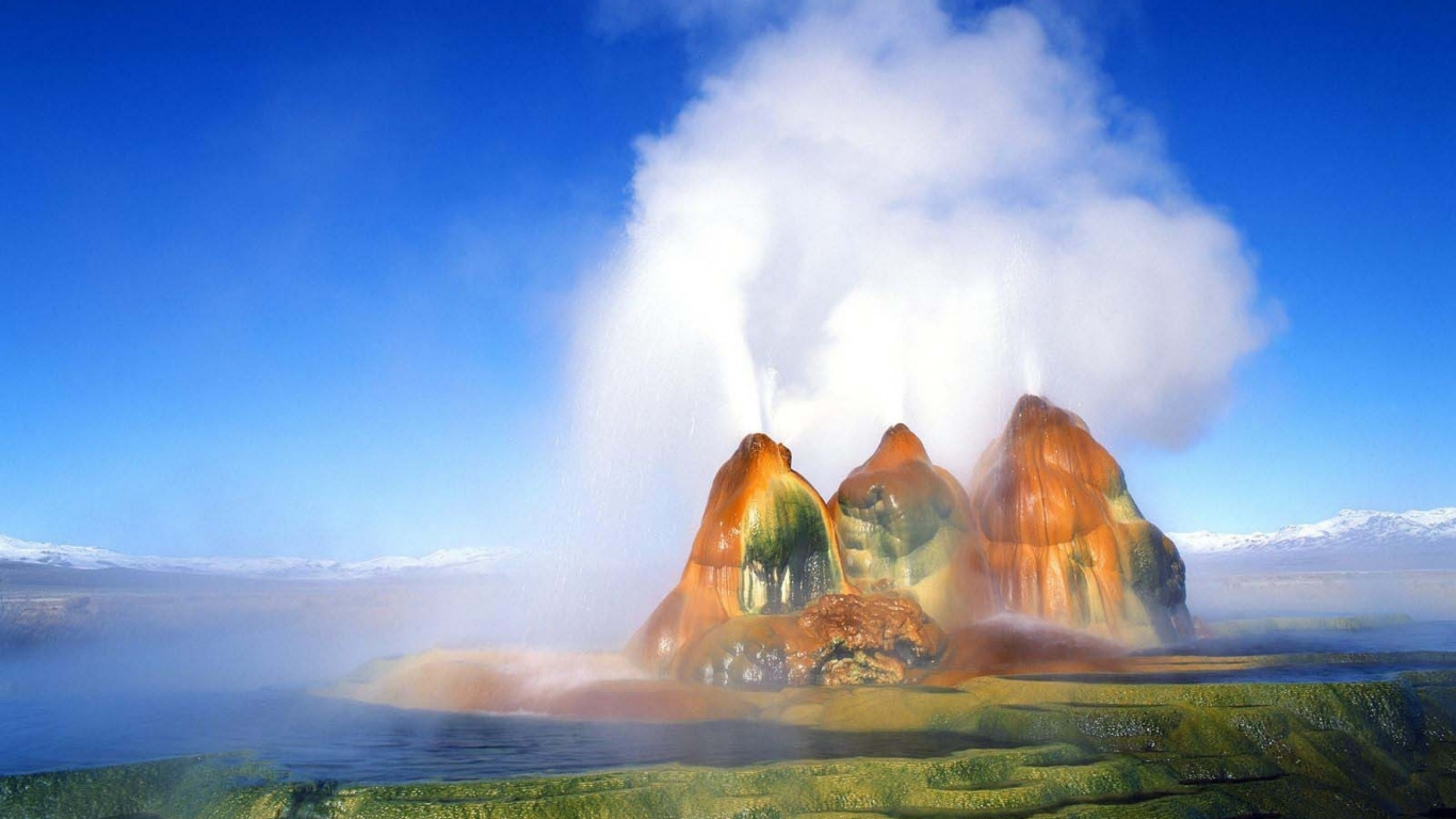 Formación de Roca Marrón Bajo un Cielo Azul Durante el Día. Wallpaper in 1366x768 Resolution