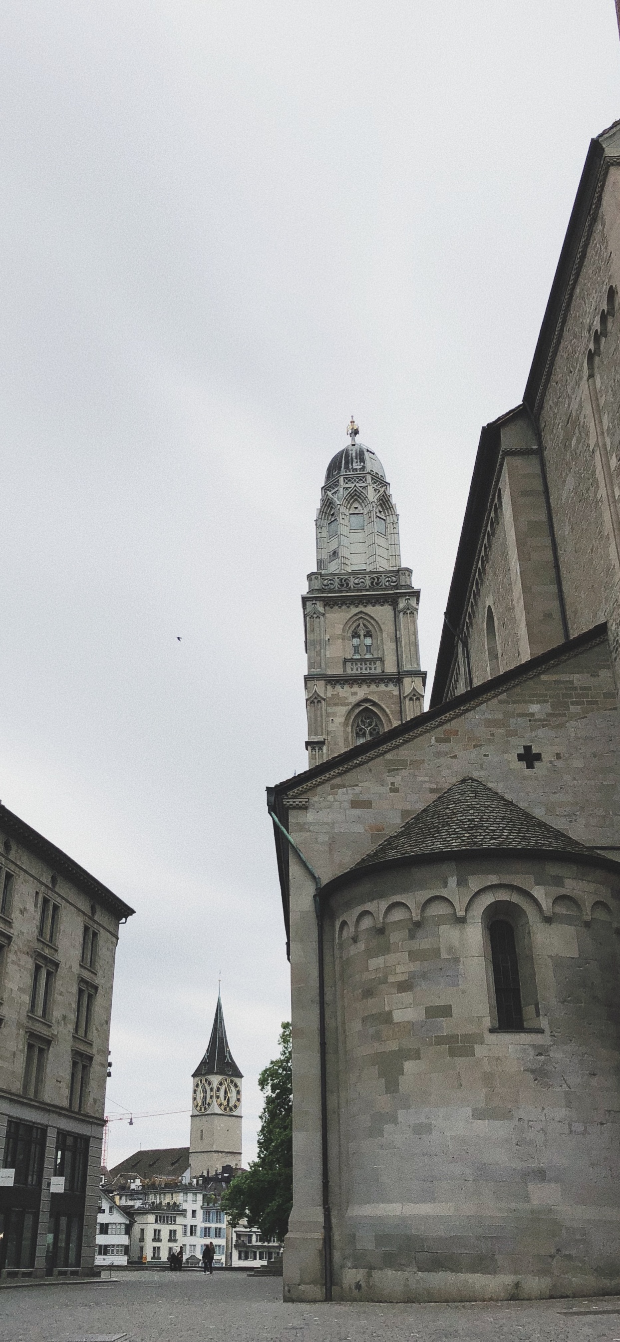 Grossmnster, Window, Architecture, Town, Facade. Wallpaper in 1242x2688 Resolution