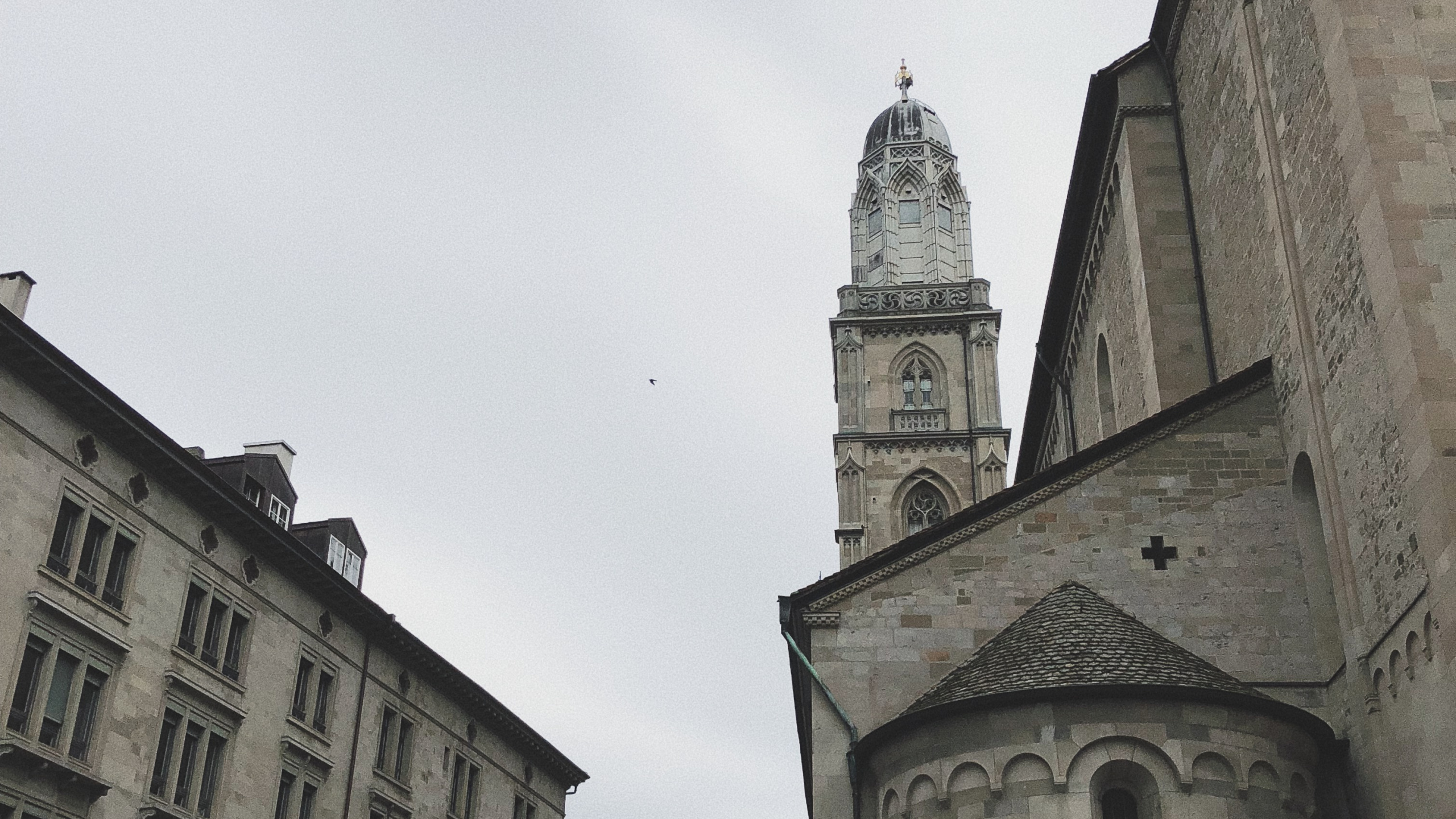 Grossmnster, Window, Architecture, Town, Facade. Wallpaper in 2560x1440 Resolution