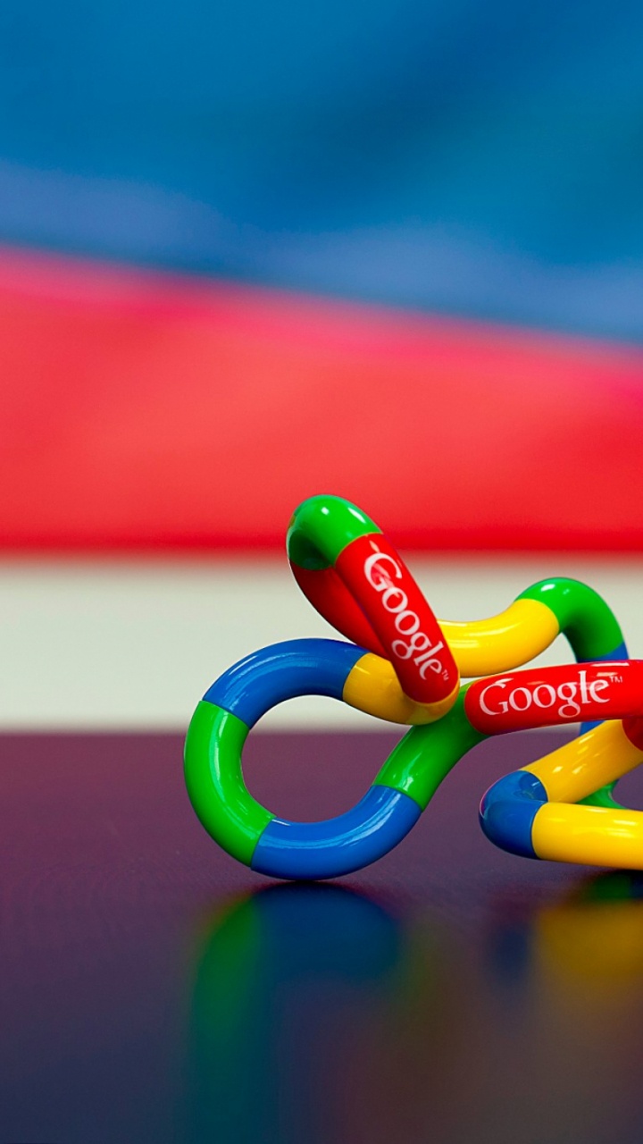 Rote Gelbe Blaue Und Grüne Herzförmige Bonbons. Wallpaper in 720x1280 Resolution