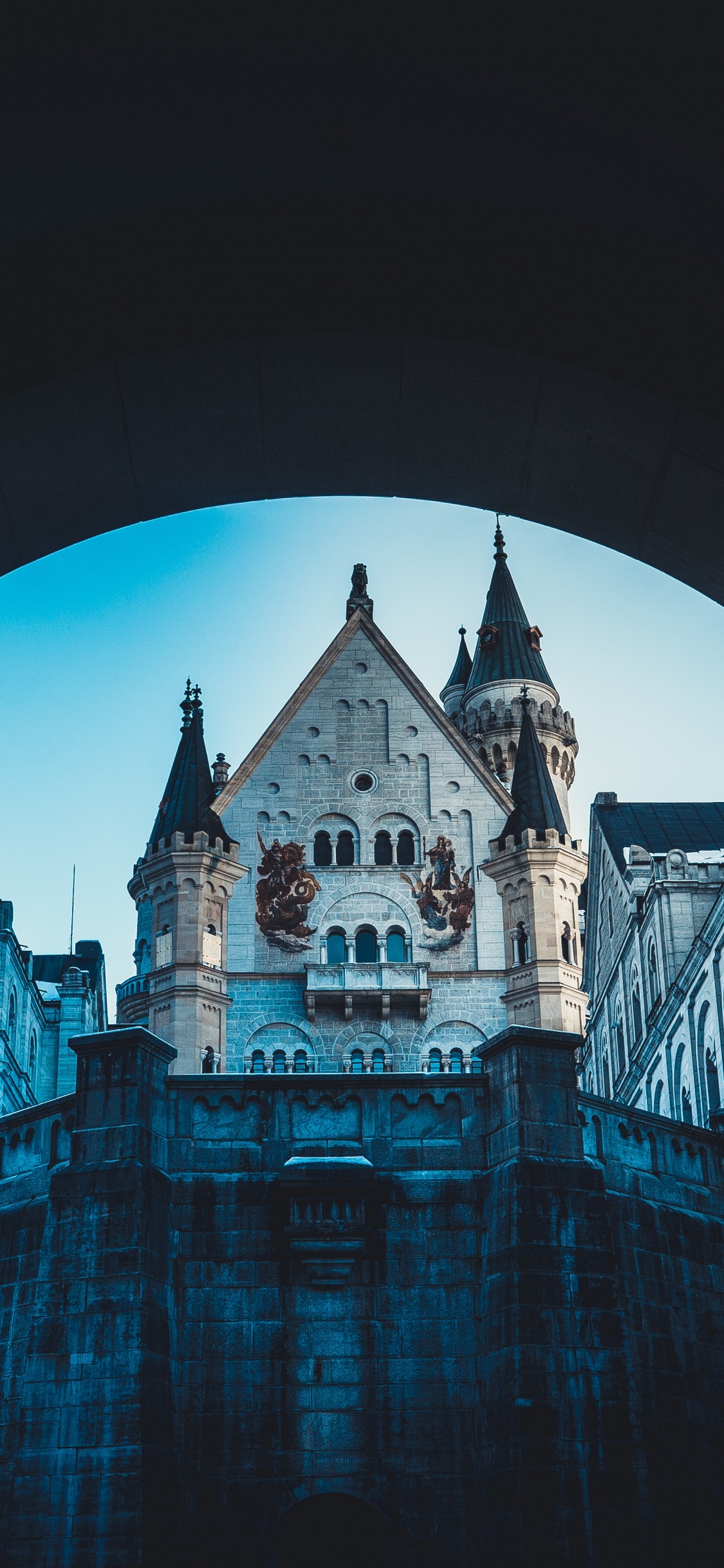 Blue and White Concrete Building. Wallpaper in 1125x2436 Resolution
