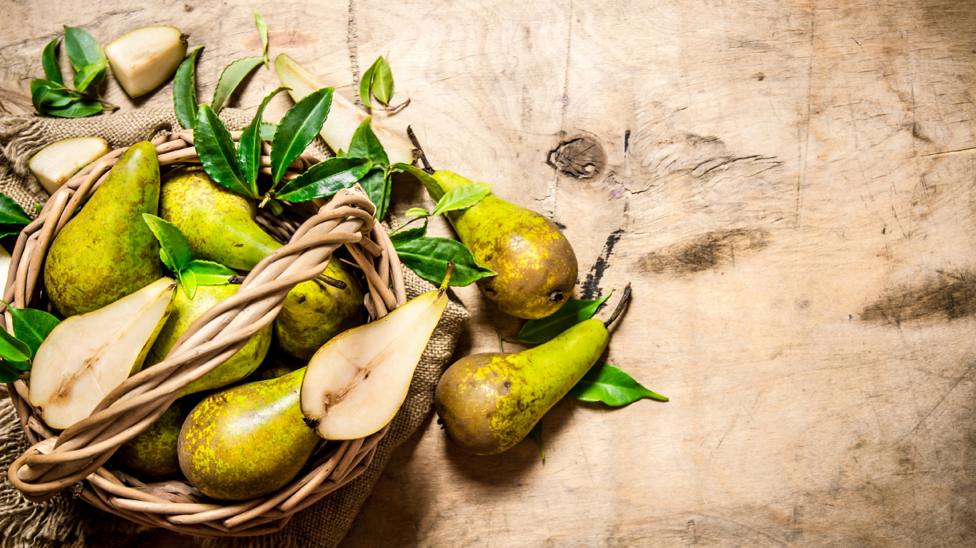 Green and Yellow Pear Fruit. Wallpaper in 1366x768 Resolution