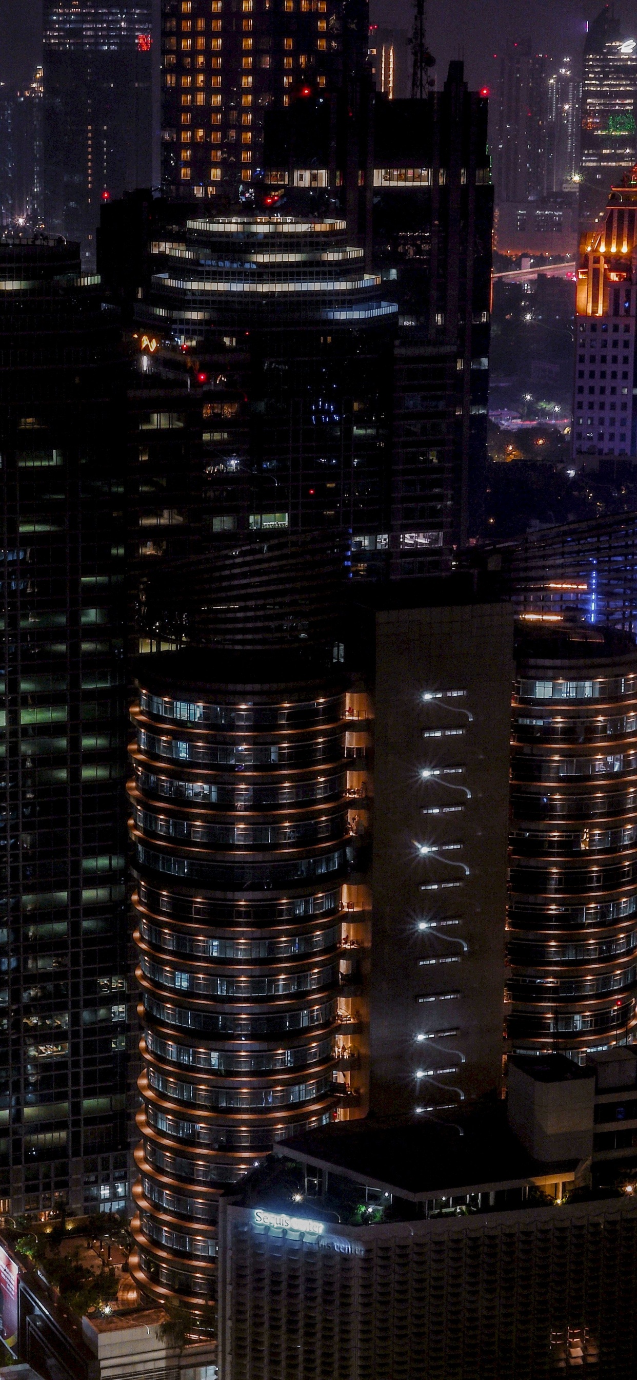 Edificios de Gran Altura Durante la Noche. Wallpaper in 1242x2688 Resolution