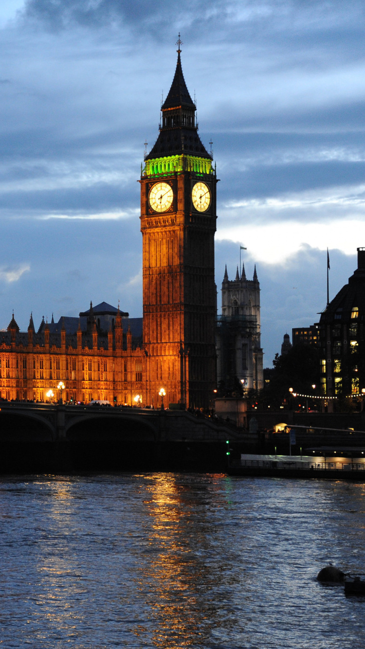 Big Ben London Während Der Nachtzeit. Wallpaper in 750x1334 Resolution