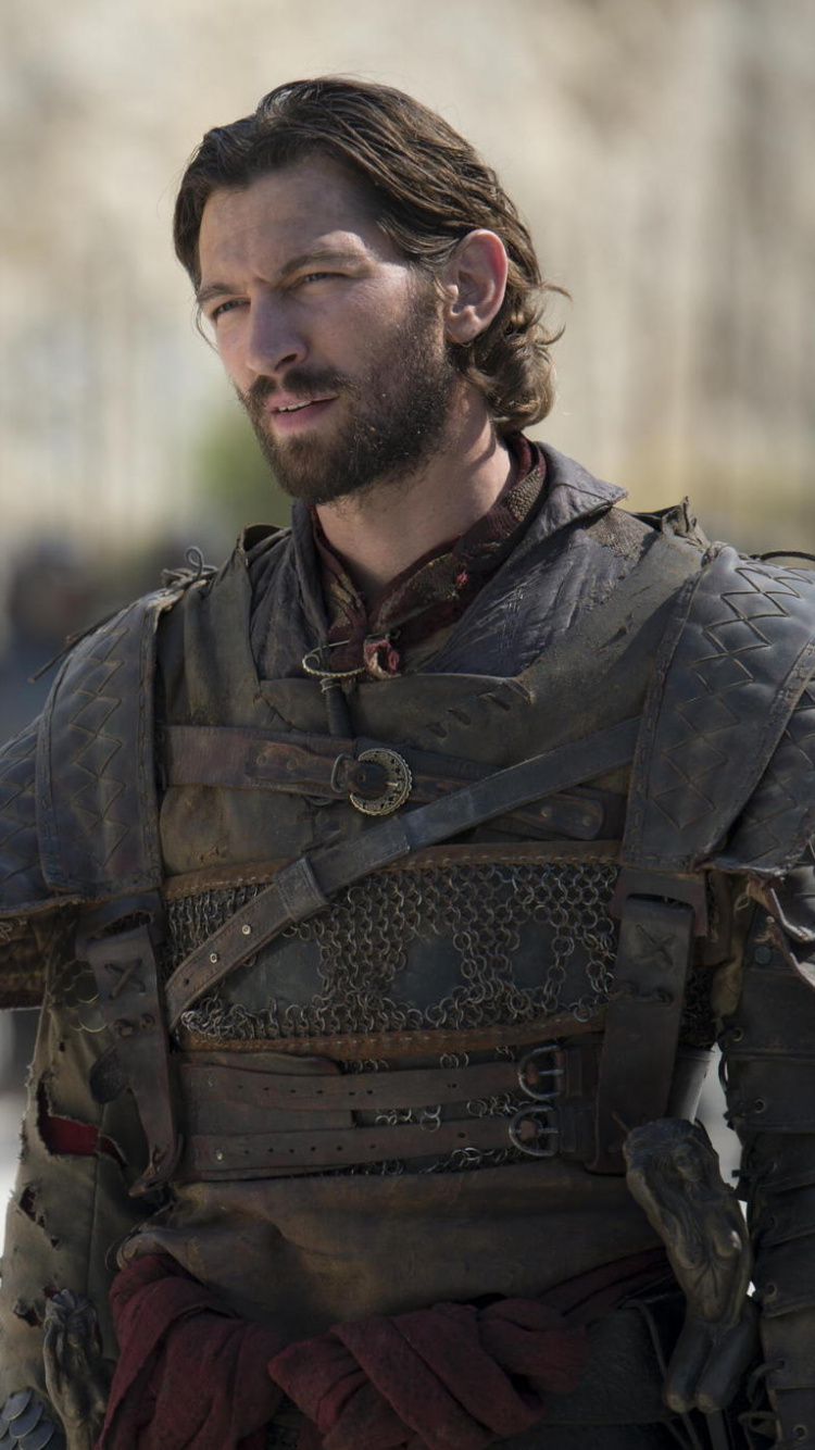 Hombre en Uniforme de Camuflaje Negro y Marrón de Pie Sobre un Piso de Concreto Gris Durante el Día. Wallpaper in 750x1334 Resolution