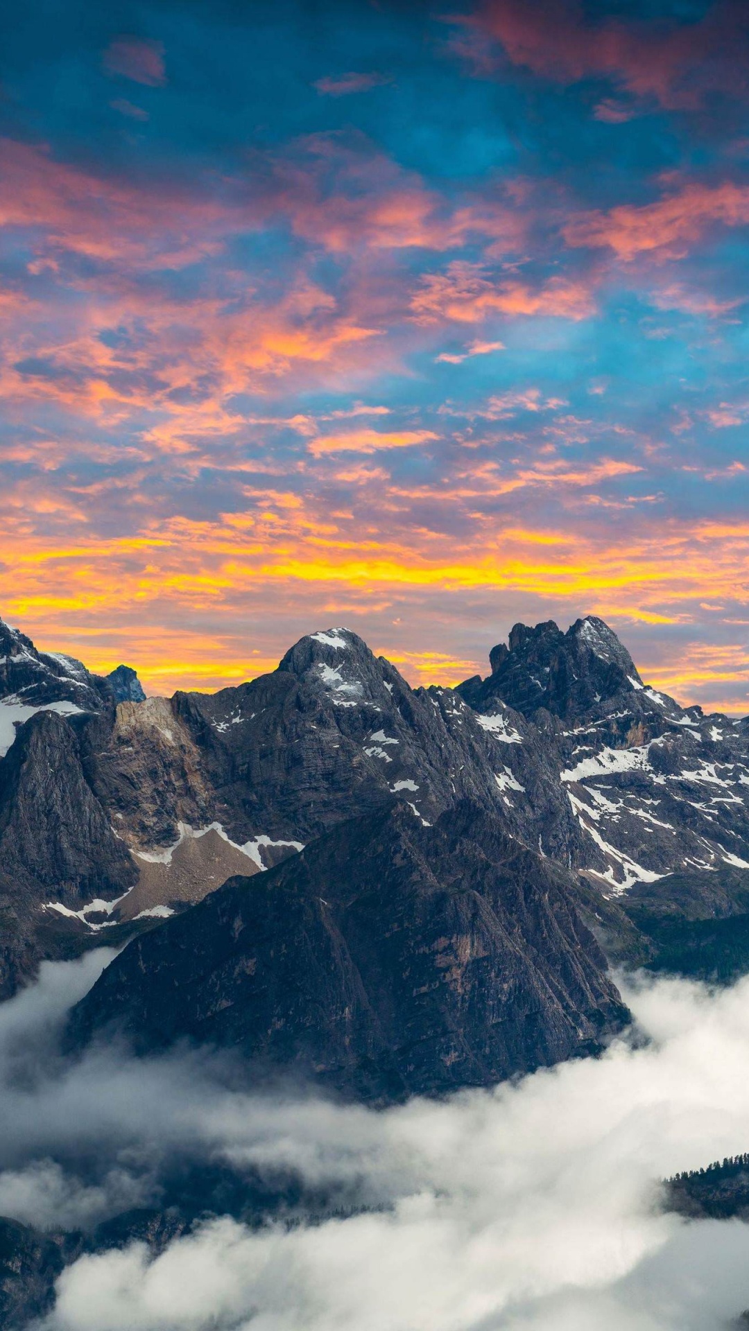 Dolomiten, Bergkette, Bergigen Landschaftsformen, Natur, Cloud. Wallpaper in 1080x1920 Resolution