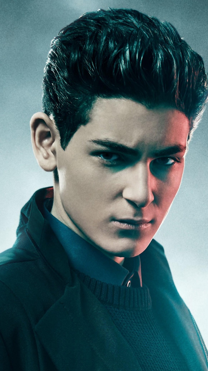 Homme en Chemise à Col Bleu. Wallpaper in 720x1280 Resolution