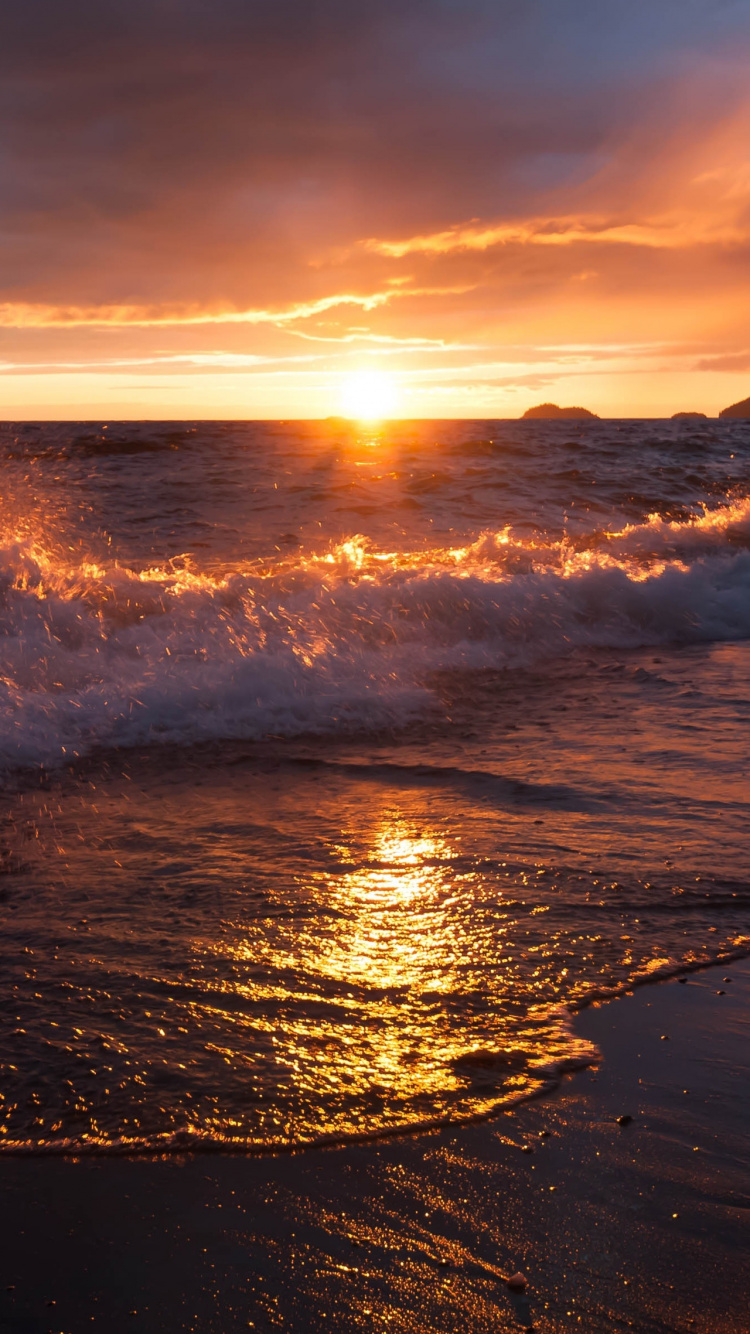 Sea Waves Crashing on Shore During Sunset. Wallpaper in 750x1334 Resolution