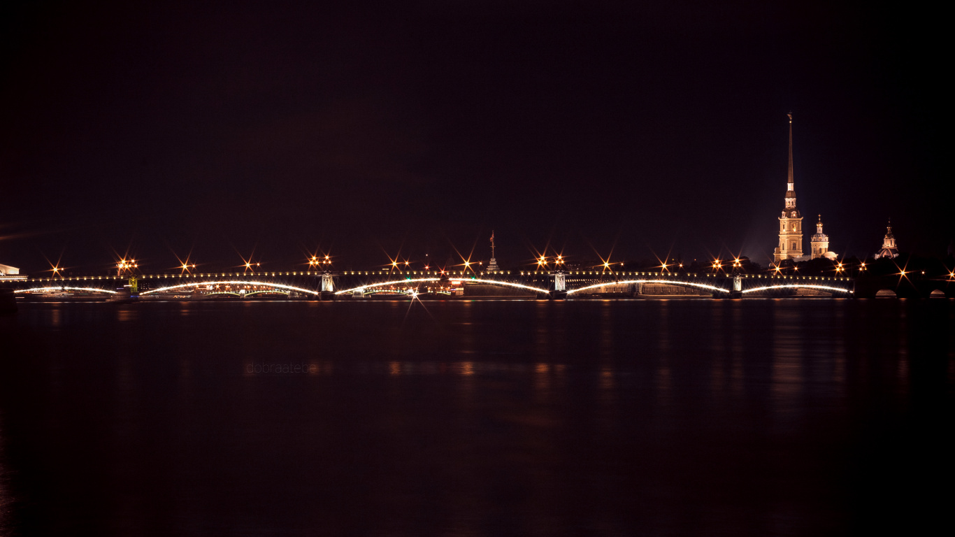 Lichter Der Stadt Während Der Nacht. Wallpaper in 1366x768 Resolution