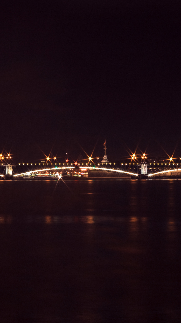 Luces de la Ciudad Durante la Noche. Wallpaper in 750x1334 Resolution