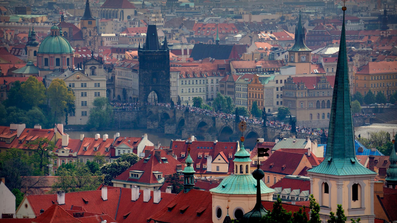 Luftaufnahme Von Stadtgebäuden Tagsüber. Wallpaper in 1366x768 Resolution