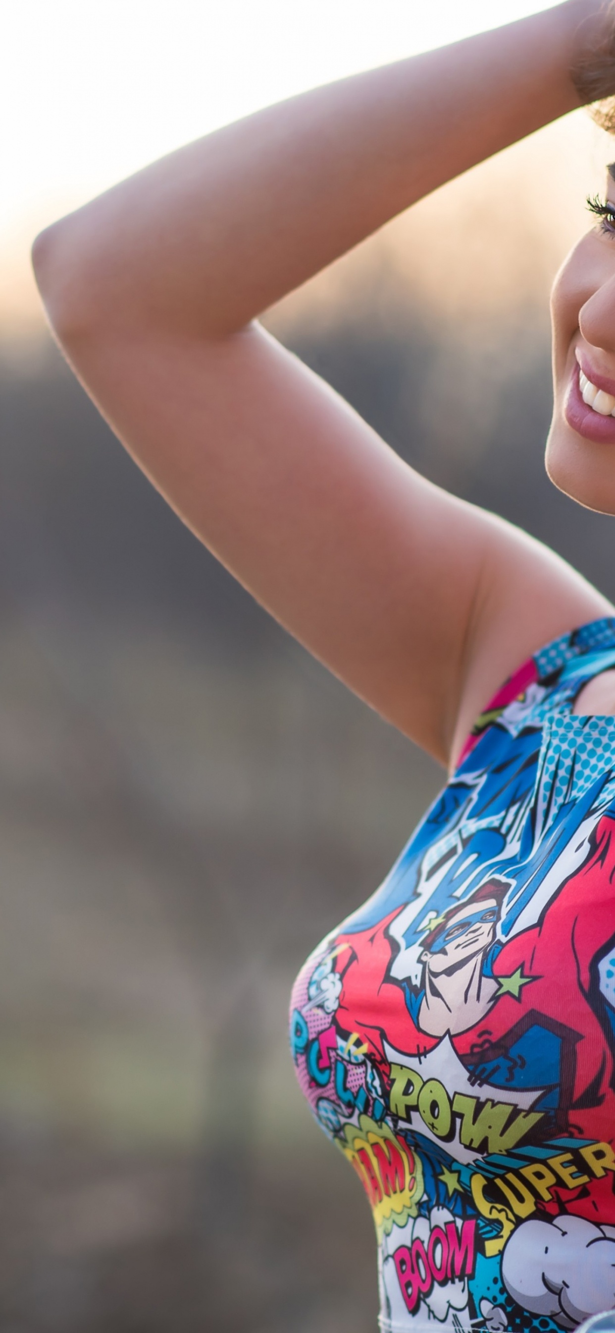 Kylie Jenner, Joint, Kopf, Lippe, Lächeln. Wallpaper in 1242x2688 Resolution