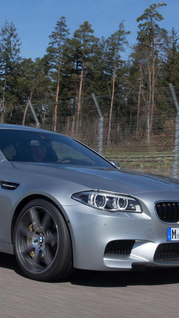 Bmw m 3 Gris en la Carretera Durante el Día. Wallpaper in 750x1334 Resolution