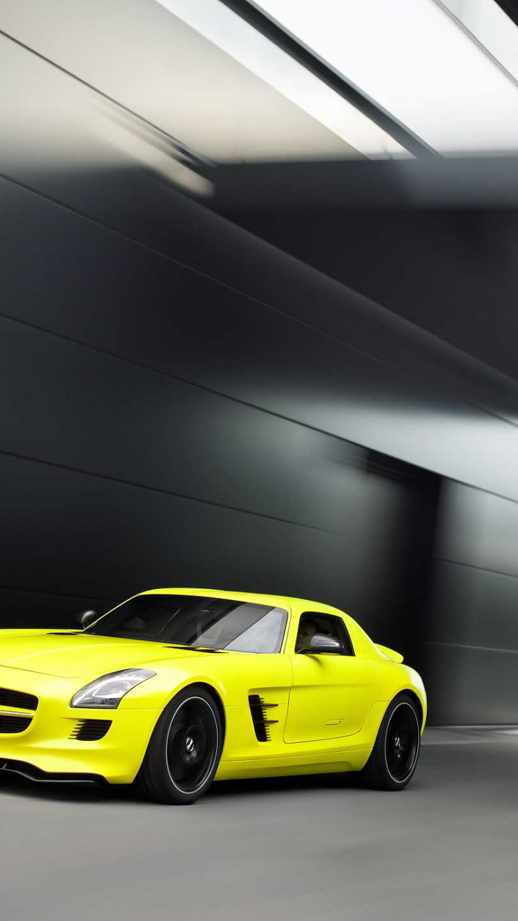 Gelber Porsche 911 in Garage Geparkt. Wallpaper in 750x1334 Resolution