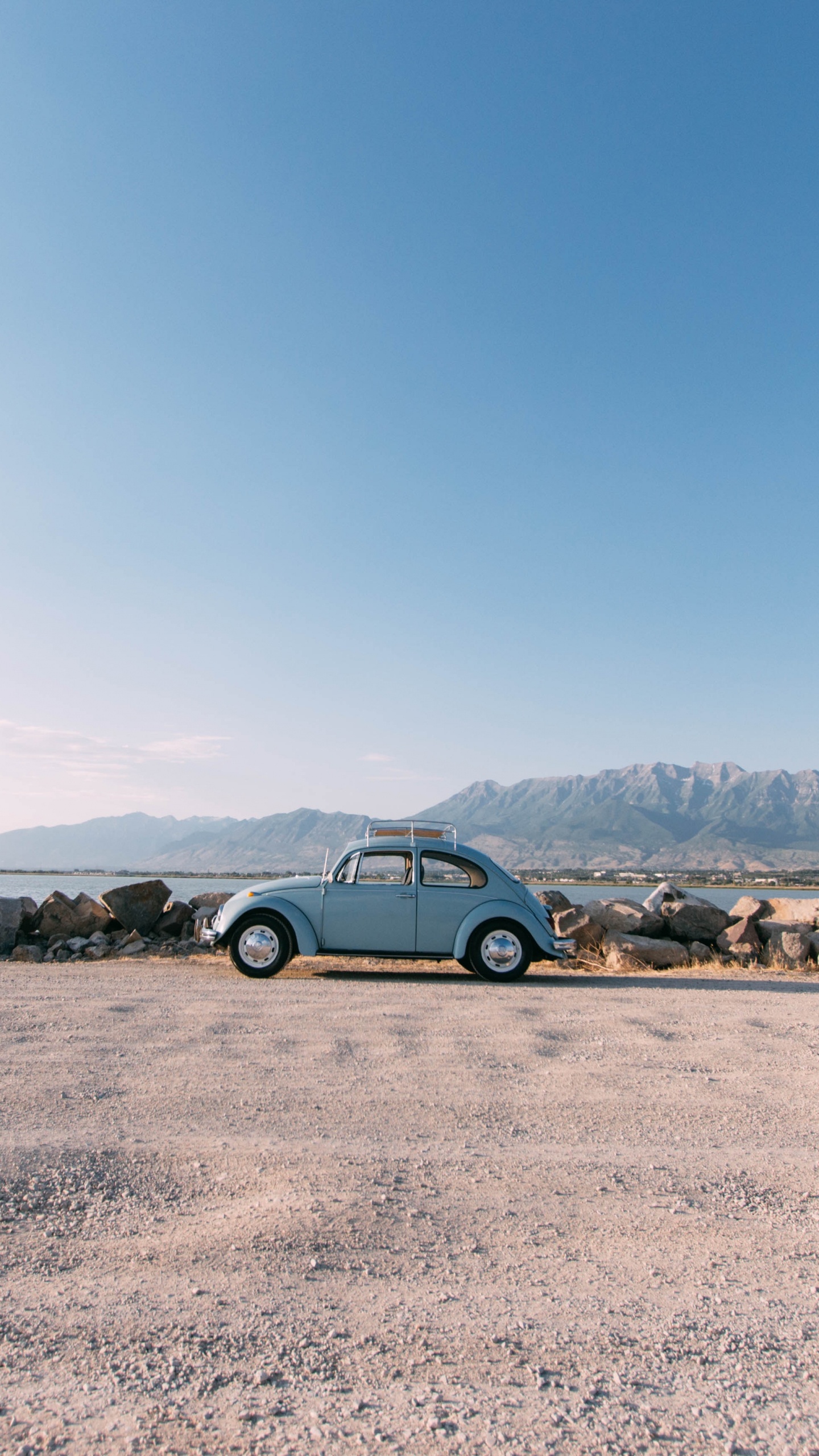 Blue Car on Brown Sand During Daytime. Wallpaper in 1440x2560 Resolution