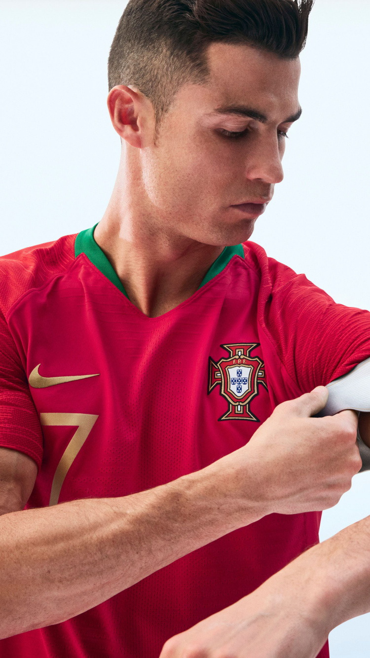 Mann im Roten Nike-Jersey-Shirt. Wallpaper in 750x1334 Resolution