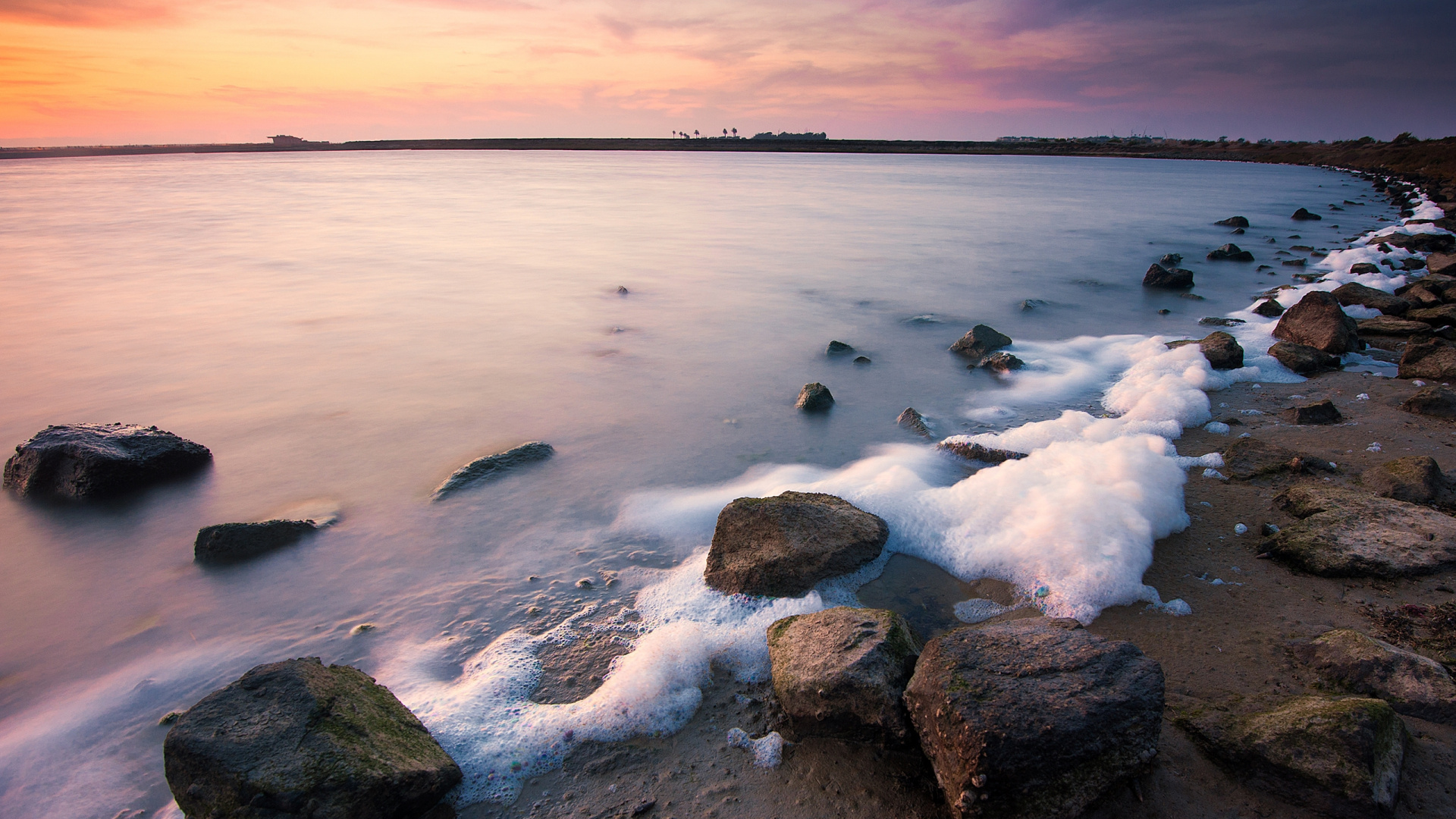 Rocky Shore With Sea Waves Crashing on Rocks During Daytime. Wallpaper in 1920x1080 Resolution