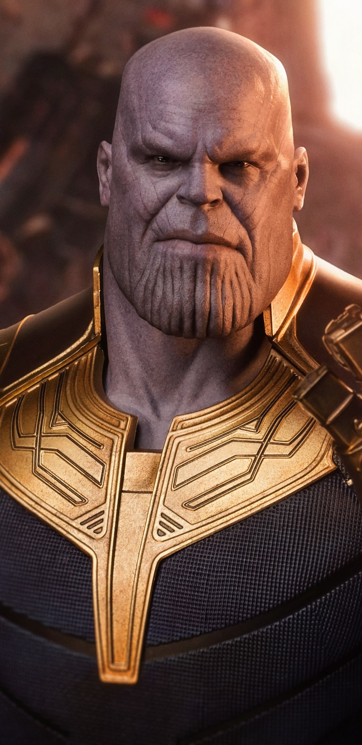 Hombre en Traje Negro y Dorado. Wallpaper in 1440x2960 Resolution