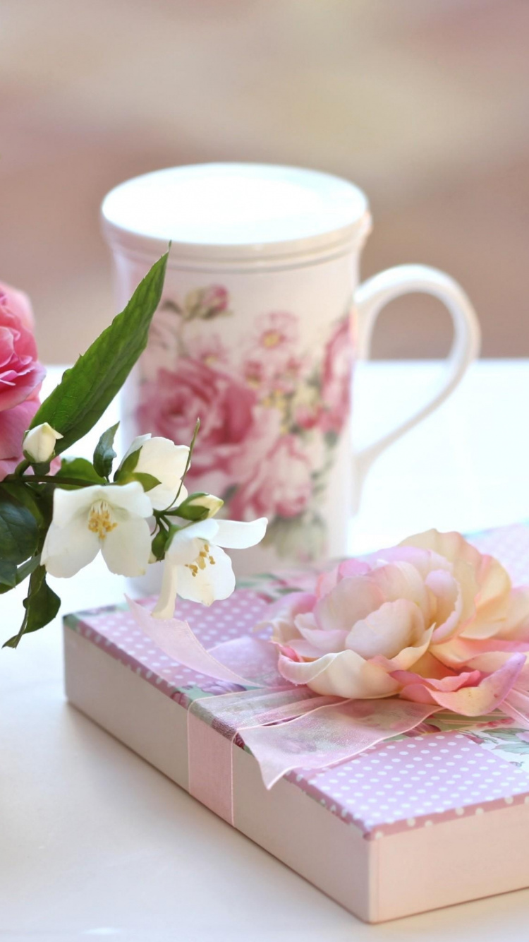 Pink Roses in White and Green Floral Box. Wallpaper in 750x1334 Resolution