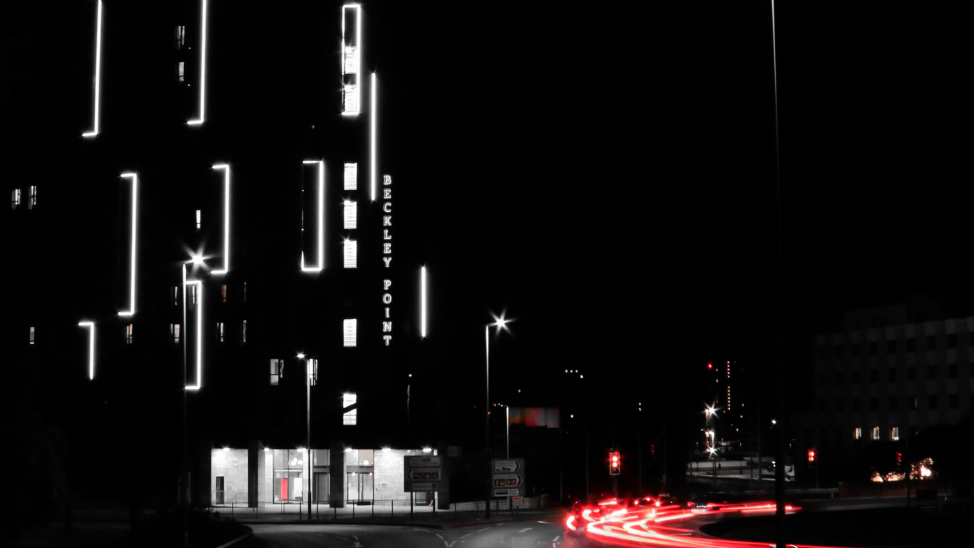 Edificios de la Ciudad Durante la Noche.. Wallpaper in 1366x768 Resolution