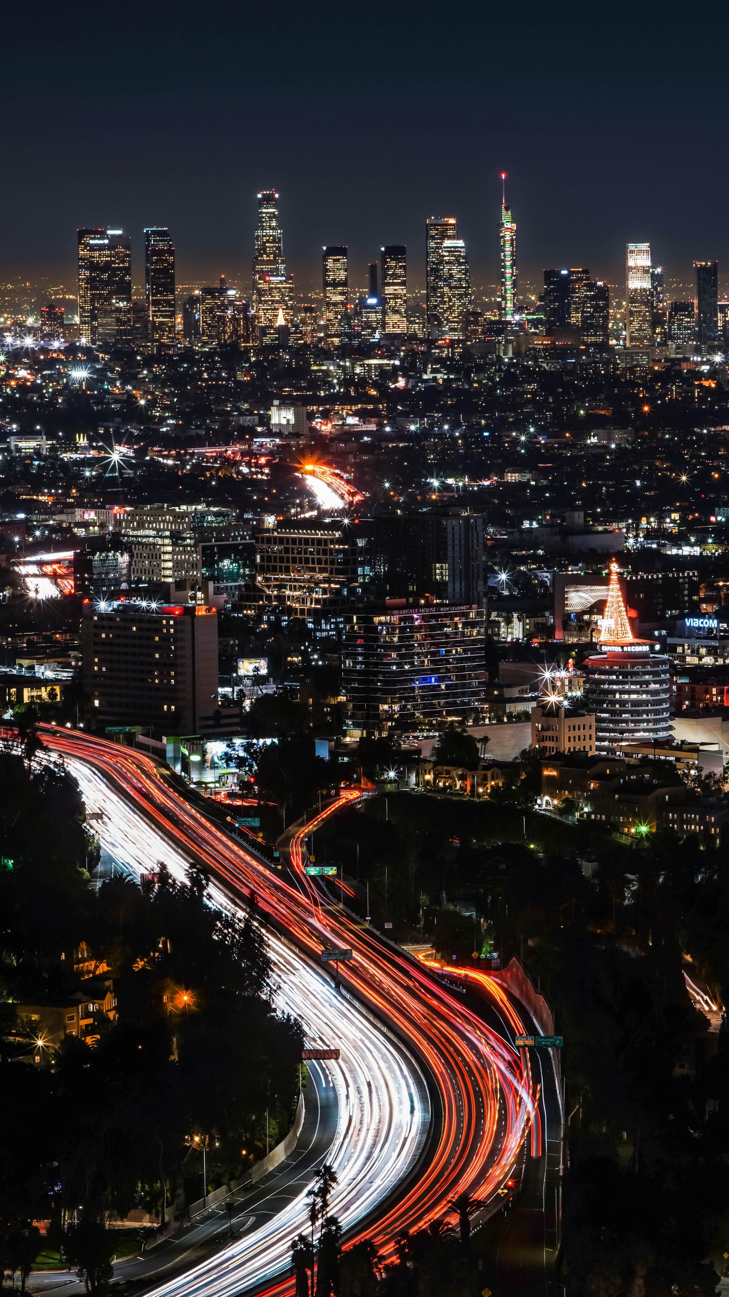 Fotografía de Lapso de Tiempo de Las Luces de la Ciudad Durante la Noche.. Wallpaper in 1440x2560 Resolution